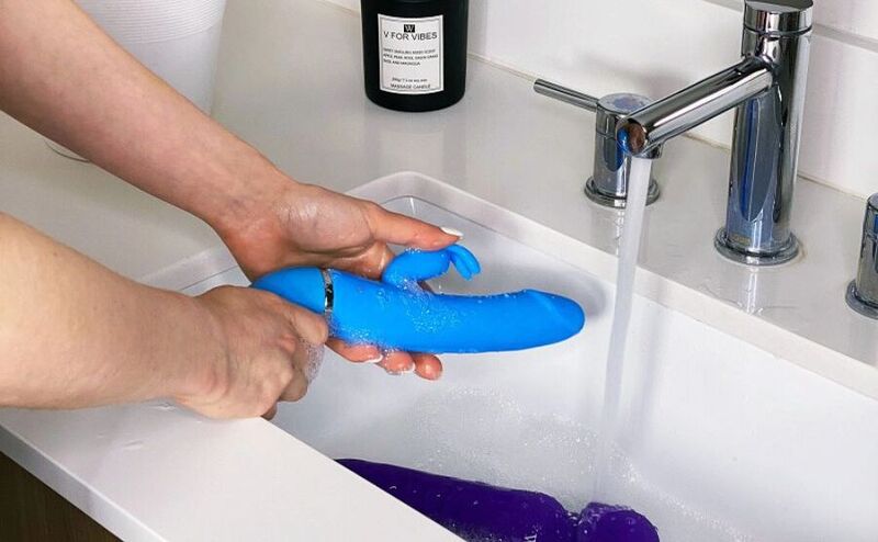 cách vệ sinh sextoys từ A-Z
