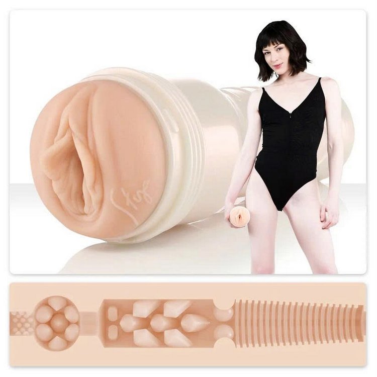 Cấu trúc khoang bên trong Fleshlight Stoya Destroya có gờ, răng nanh và vòm kích thích 360 độ.