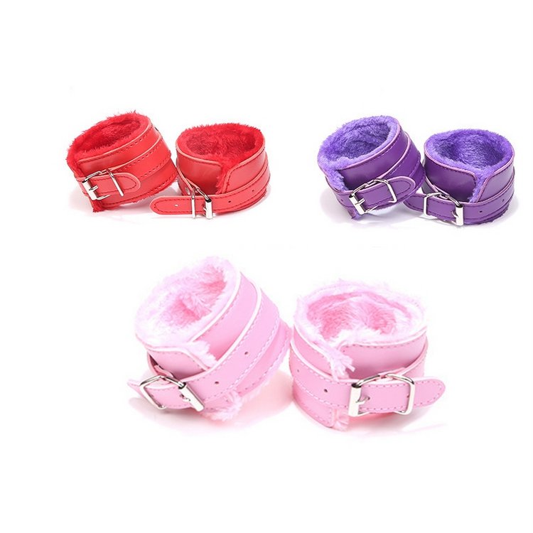 Phụ kiện SM sang trọng, khơi dậy cảm giác lạ và say mê.