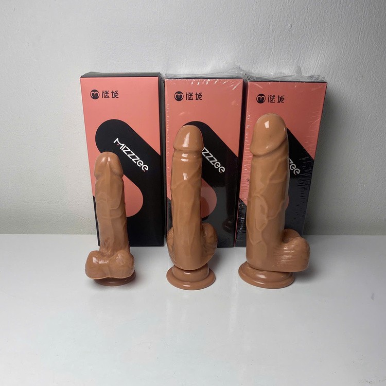 Dildo Mizzzee chất liệu TPE mềm mại mang lại cảm giác chân thật